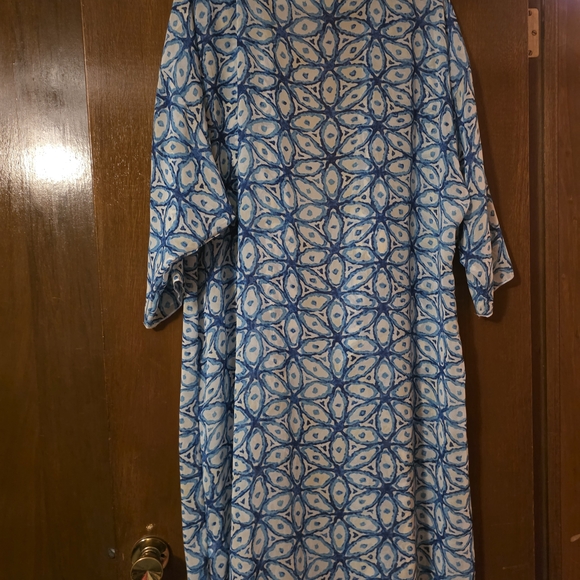 LuLaRoe Sharon Blue and White Patterned Cover - Picture 3 of 3
